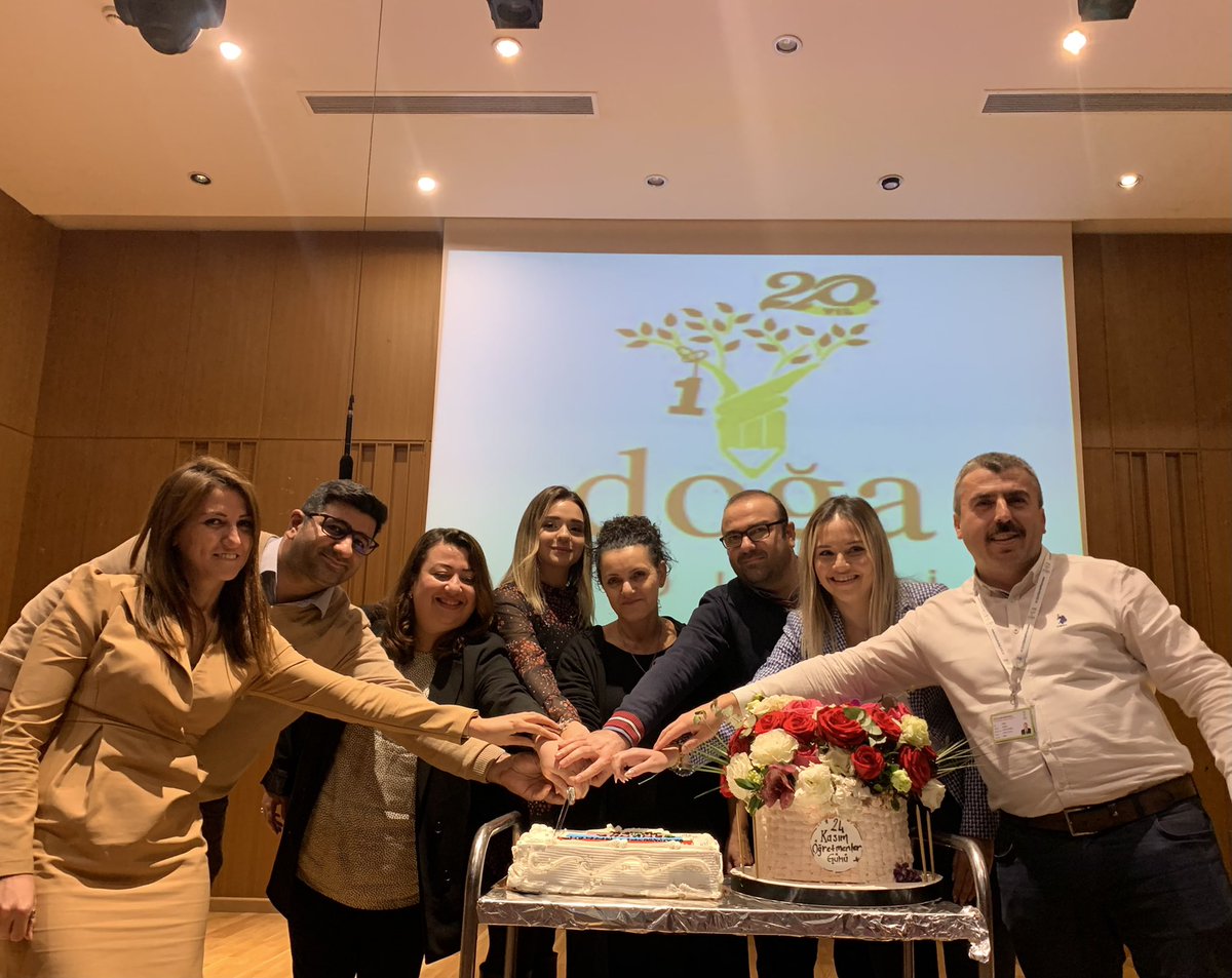 Öğretmenler günümüz kutlu olsun…👩🏻‍🏫💐🧑🏻‍🏫 <a href="/ali_aslisen/">Özgür Ali Aslışen</a>