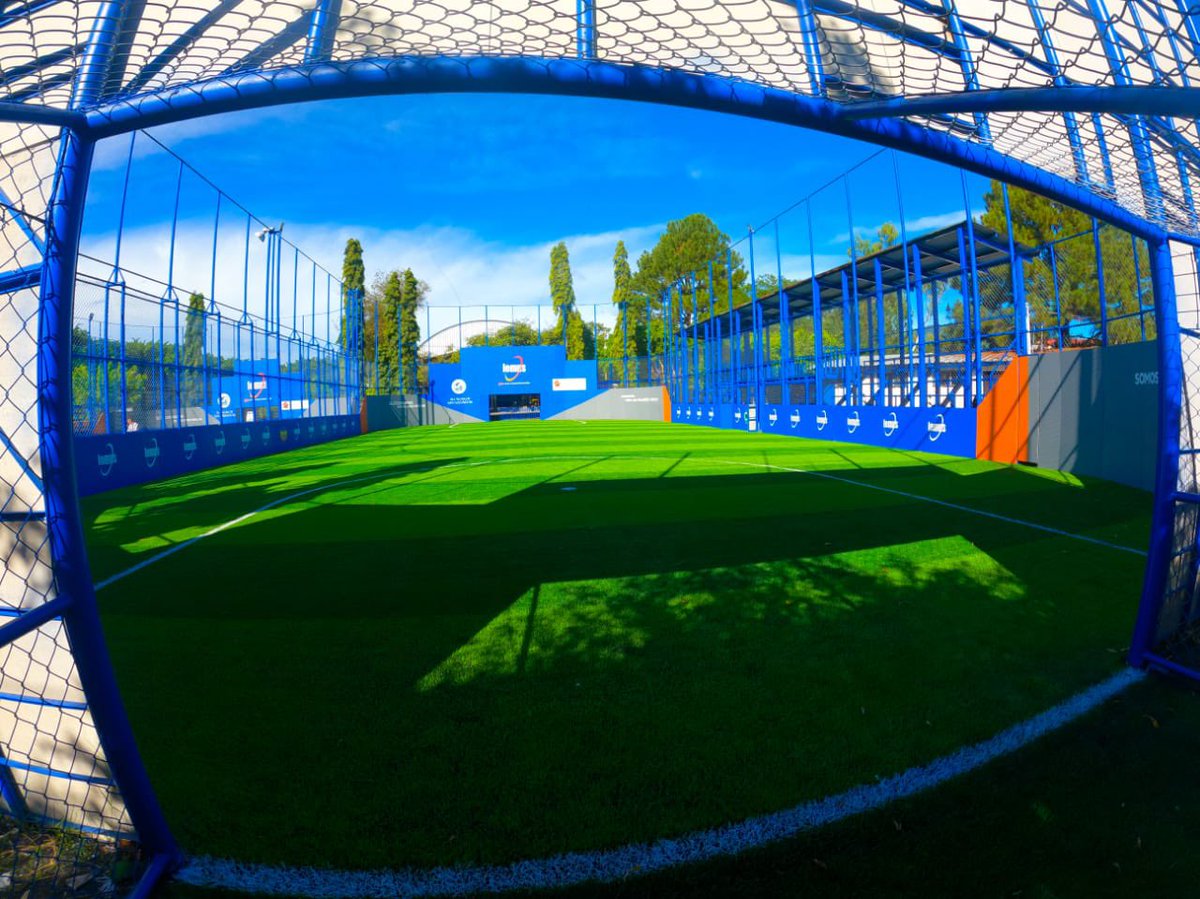 FatimaMachadoSS's tweet photo. ¡Espacios renovados en el Complejo Chapupo Rodríguez!

Continuamos fomentando los espacios recreativos y el deporte en nuestros niños y adolescentes. ⚽️🥅 https://t.co/w81Jf5wD93