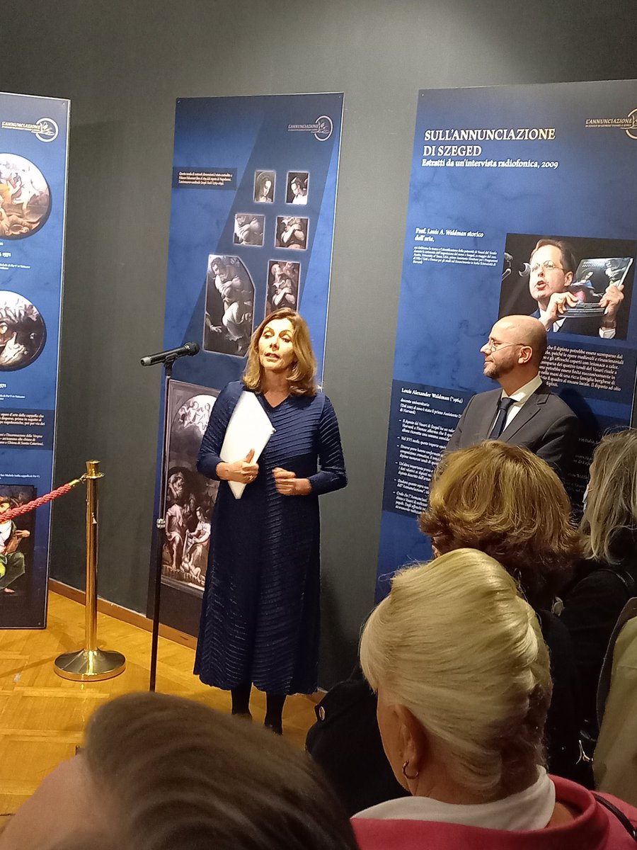 EduardHabsburg's tweet photo. Presentation of beautiful Annunciation "of Szeged" of Vasari in 🇭🇺 Hungarian Academy in Via Giulia, with Director Barbara Jatta of 🇻🇦 Vatican Museums. 
The painting was part of Pius V.' chapel.
Come and visit this great exhibition! https://t.co/VfT3ziwDNG