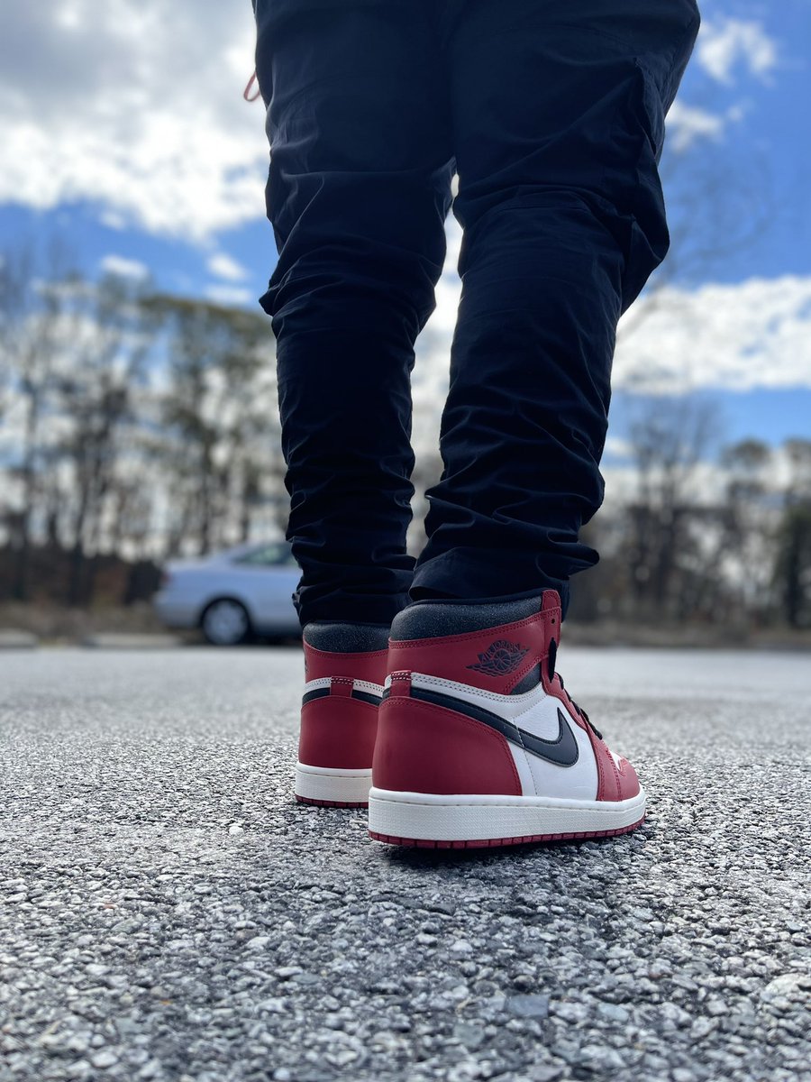 PassMyTweet_Lef's tweet photo. @snkr_twitr From mail to Feet!! #ThanksgivingKicks #RedPanda #snkrs #snkrsLiveHeatingUp
#yoursneakersaredope
#1of1s
@Nike @Jumpman23 @hisexcellence79
@footlocker https://t.co/RI112A5Vfd