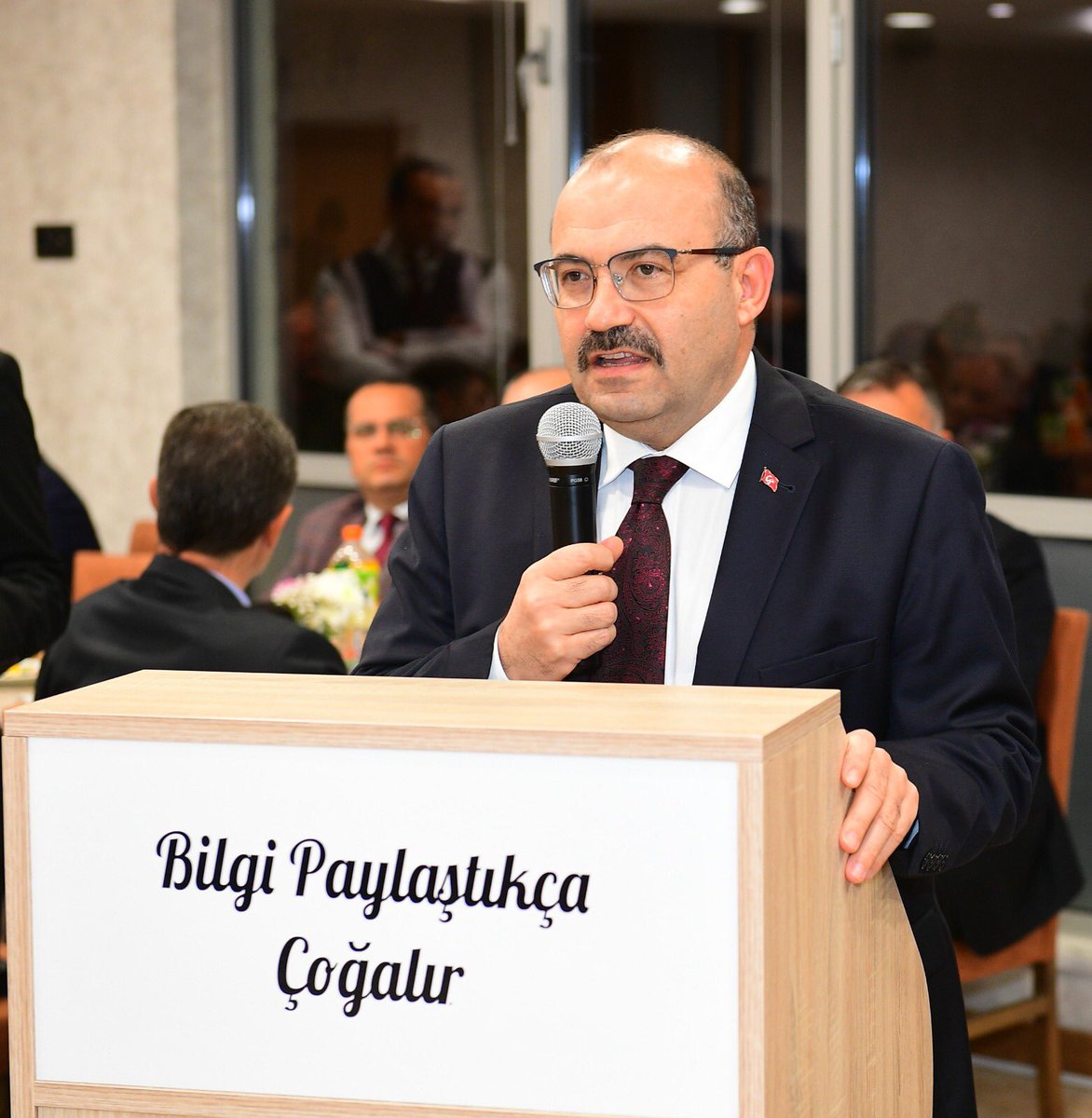 hbfettahoglu's tweet photo. Sn. Valimiz @valiustaoglu'nun tensipleriyle düzenlenen Öğretmenler Günü yemeğinde, bizleri meslektaşlarımızla bir araya getirdikleri ve eğitimin olduğu her yerde öğretmenlerimizin yanında oldukları için kendilerine; büyük eğitim ailemiz adına şükranlarımızı sunuyoruz.

@tcmeb https://t.co/XPRtSVFmHp