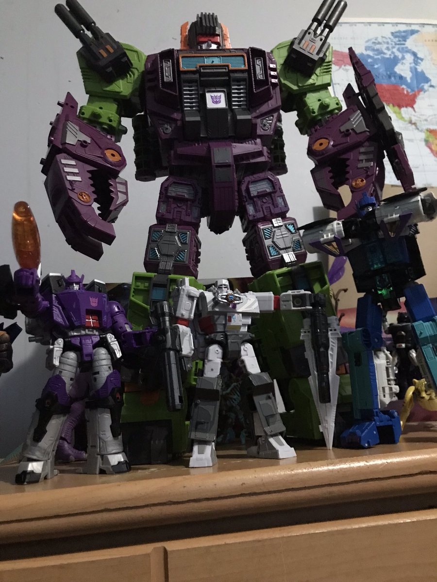 Princeof_Gold's tweet photo. Make way and kneel before for the Monarchy of Evil.
The Kings of Chaos.
Your Emperors of Destruction.
(I’m just missing Deathsaurus but, I gotta wait a year to have his balls.🥲)
#TransformersCollector #Transformers #TransformersTheHeadmasters #TransformersSuperGodMasterforce https://t.co/6q1f78hmoJ