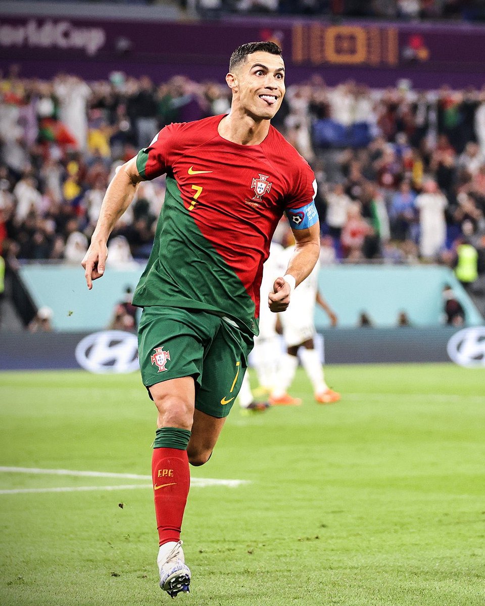 LilDuckz7's tweet photo. They said he’s finished 😂 bitch Ronaldo is just getting warmed up 

Scoring in 5 different World Cups, that’s 20 fucking years. Insane longevity

First player in history to score in 5 World Cups 🔥

#CR7𓃵 #Greatness #Longevity #PORGHA 🇵🇹🇵🇹🇵🇹🇵🇹🇵🇹🇵🇹🇵🇹 https://t.co/CMwsxT4uCO
