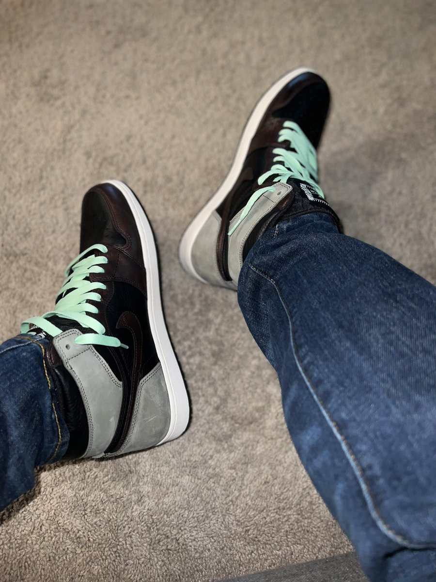 CoachLuHeff's tweet photo. @snkr_twitr #thanksgivingkicks https://t.co/qhbSAMtW91