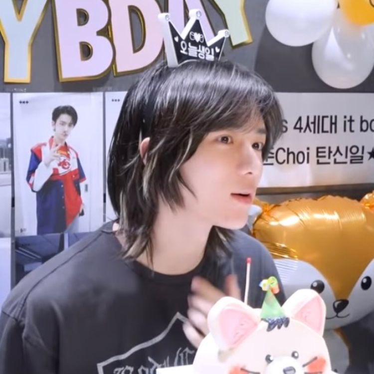 flannelgyu's tweet photo. my biggest obsession is elf beomgyu’s pointy ears showing when he had his wolf cult https://t.co/hqPFSaoH2j