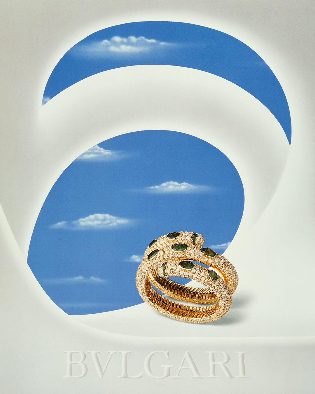 Bvlgari в X: „The simple, yet sophisticated esthetic of