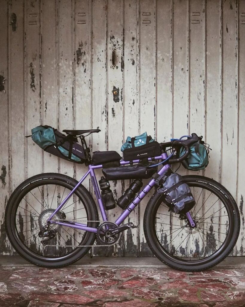 'Ok, this will be the rig for the @argentinagravelbikes bikepacking adventure in December in Patagonia. I still need to test the weight balance of the bike all together and I might have to re shuffle the elements inside these fantastic @vaudesport bags,… instagr.am/p/ClWi25stFMm/