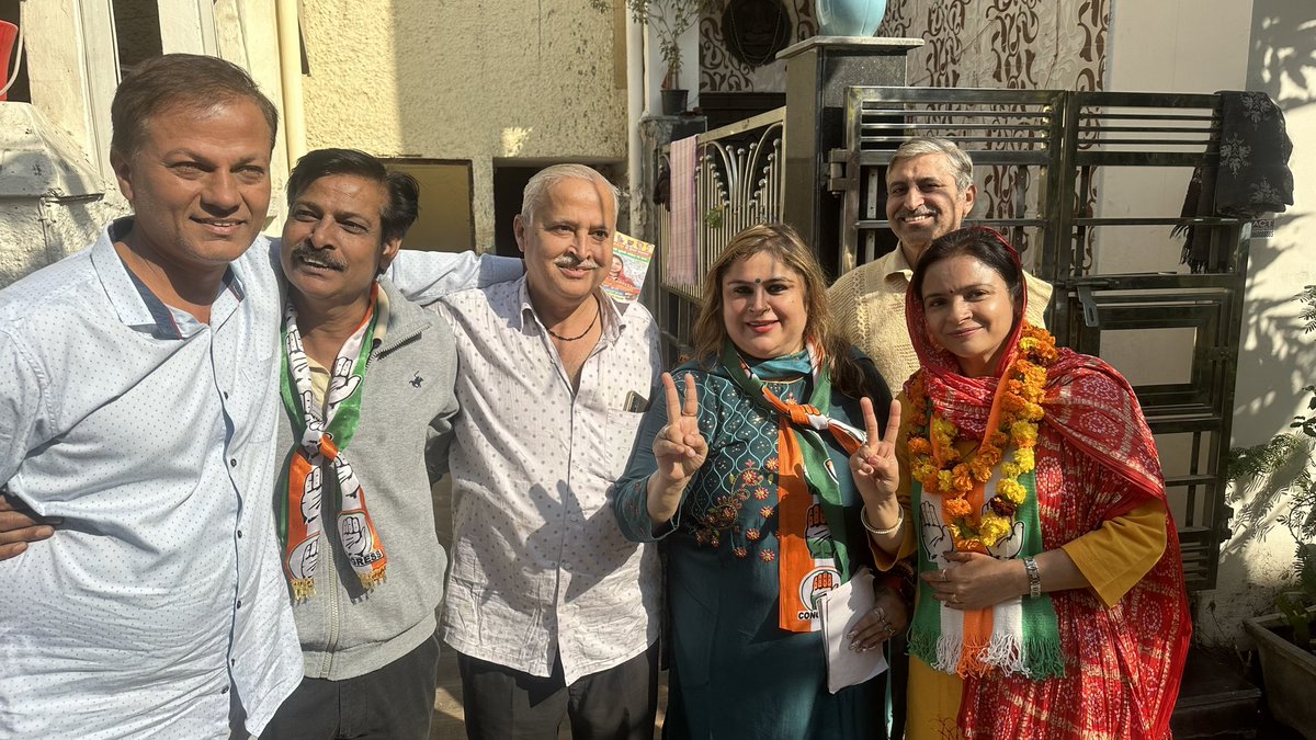 HimachalPMC's tweet photo. . @MahilaCongress सोशल मीडिया प्रभारी श्रीमती @Nattashasharrma जी ने आज जनकपुरी 104 वार्ड से कॉंग्रेस प्रत्याशी गीता सोलंकी जी के साथ C4F/C4G/C4H/C4D ब्लॉक में प्रचार किया और जनता से वोट की अपील की।। https://t.co/iSStU4ryHY