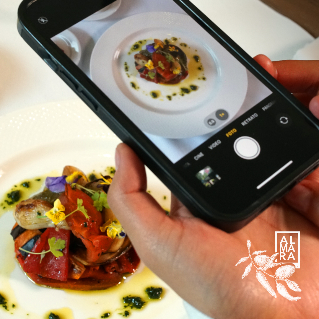 Nuestro ratatouille no solo es muy fotogénico. También es ¡delicioso! Por cierto ¿sabías que nuestro Chef corporativo Guy Santoro participó en la famosa película? 
Reserva en: covermanager.com/reserve/module…
Tel: (55) 5230.1766
Correo:  reservas@almara.rest