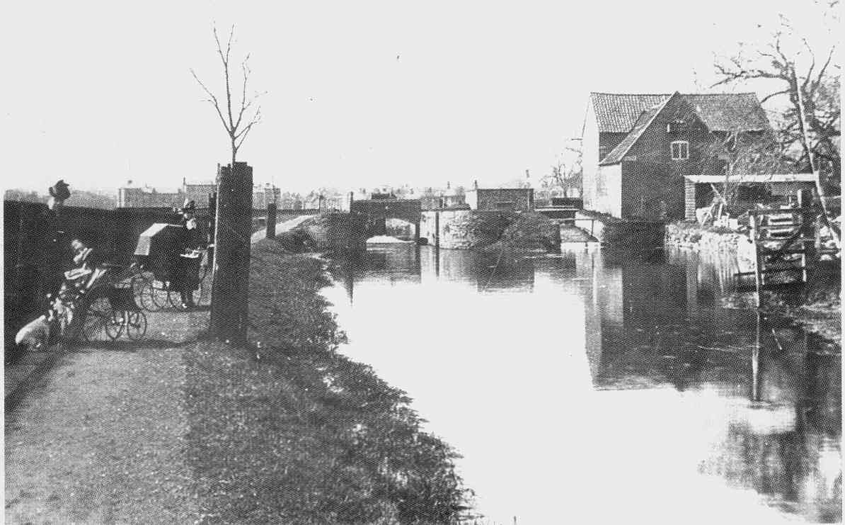 Cogglesford's tweet photo. We love these old photos of Cogglesford - we have a great collection of Sleaford picture postcards, just ask one of our team while you're visiting and we'll get them down from the loft!

@visitlincoln @Visit_Lincs @heartoflincs #YourLocalMill #Sleaford https://t.co/OCwMNzyNHD