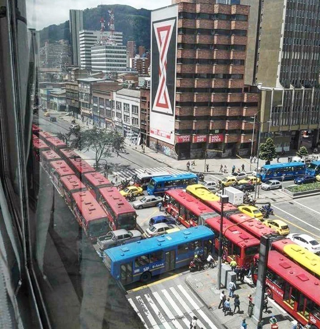 nacional_memes's tweet image. Bogotá que linda eres.