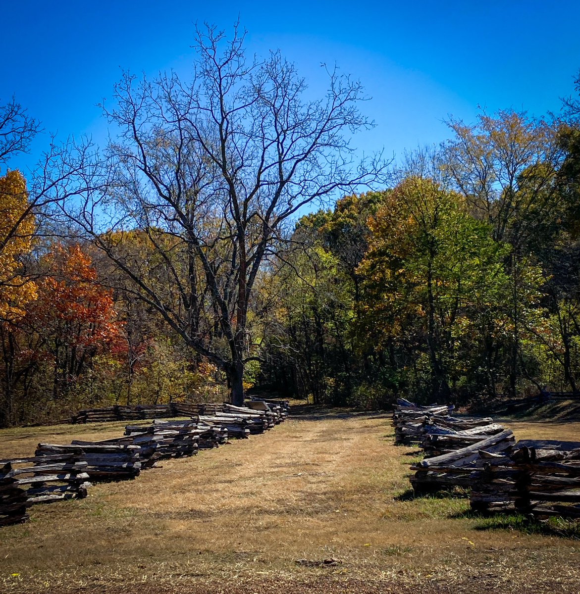 DeeL9876's tweet photo. @SiegeOfBoston This is the Elkhorn Tavern at Pea Ridge National Military Park in Garfield, AR. https://t.co/8clfRO9X74