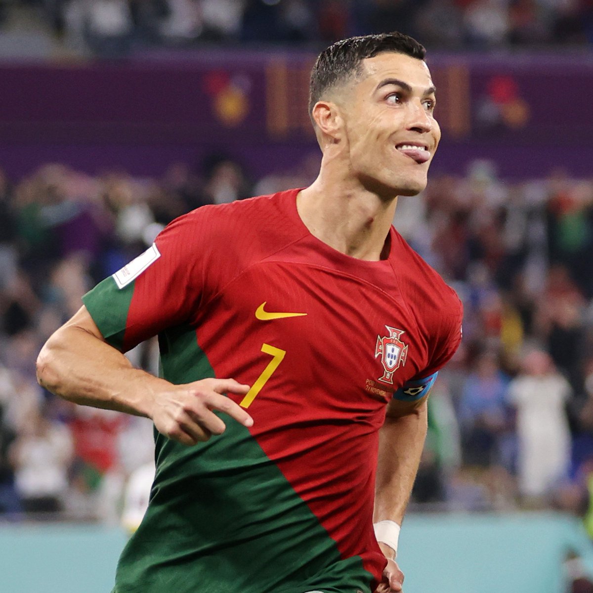 ¡LEYENDA! 🔥🐐 Cristiano Ronaldo es el ÚNICO JUGADOR en marcar en 5 Mundiales distintos. Los Mundiales donde Cristiano Ronaldo marcó goles con Portugal son: ⚽️ Alemania 2006 ⚽️ Sudáfrica 2010 ⚽️ Brasil 2014 ⚽️ Rusia 2018 ⚽️ Qatar 2022 #CristianoRonaldo #Qatar2022 #CR7𓃵