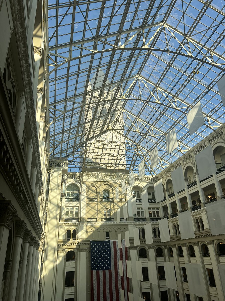 timahansen's tweet image. Waldorf but with history