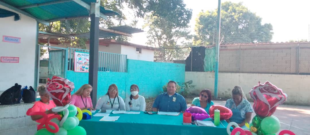 #24Nov // Desde el Municipio Linares Alcántara <a href="/AlcaldiaFla_/">Alcaldía Francisco Linares Alcántara</a> nos encontramos en los conversatorios contra la Erradicación de la Violencia en familias y escolar.
E.B Julian Landaeta Robles
E.B.N Reina Vázquez
 E.B.N Sarcos Villena
#LinaresModernoYProductivo
#BuenVivirDelPueblo