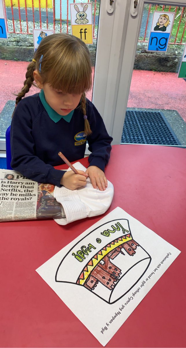 ysgolmorfa's tweet photo. Cyrrhaeddodd yr hetiau bwced di-liw a di-lun heddiw. Llawer o waith paratoi cyn y gêm ‘fory! 🏴󠁧󠁢󠁷󠁬󠁳󠁿 #timcymru2022 #YmaOHyd https://t.co/vaLvdmdyJs