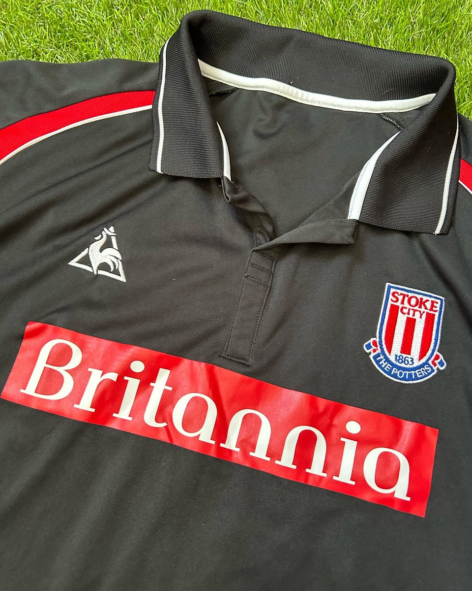 BinsNi's tweet photo. Stoke City FC 2009-19 le coq sportif long sleeved away shirt 

Size XXL

£35

Free UK delivery 📦 https://t.co/5TuTPT7dG9