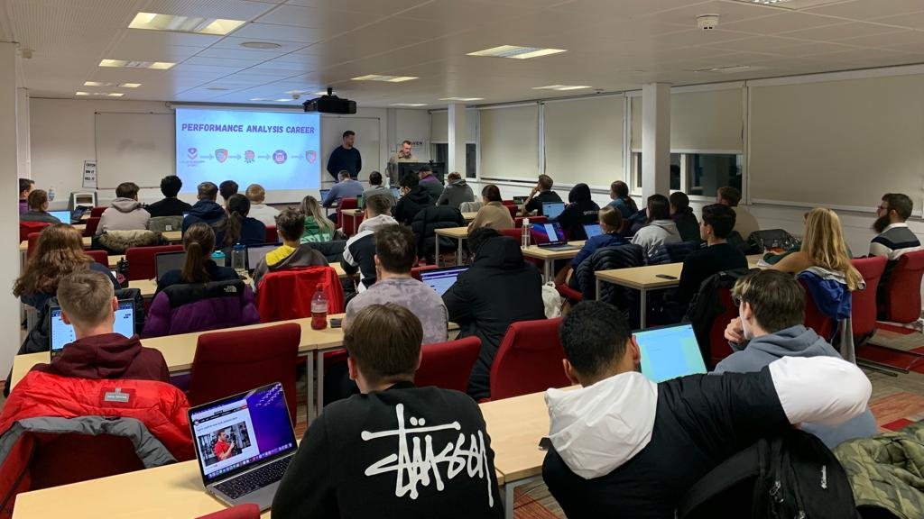 It's another full house tonight for our monthly guest session with Matt &amp; Brett from <a href="/LeicesterTigers/">Leicester Tigers</a>! 🏉

<a href="/LboroSSEHS/">LboroSSEHS</a> students from all years of study, plus many of our <a href="/LightningRugby/">Loughborough Lightning Rugby ⚡️</a> players &amp; staff are here to listen to insider insights from elite rugby analysis 🤓

#LboroPA