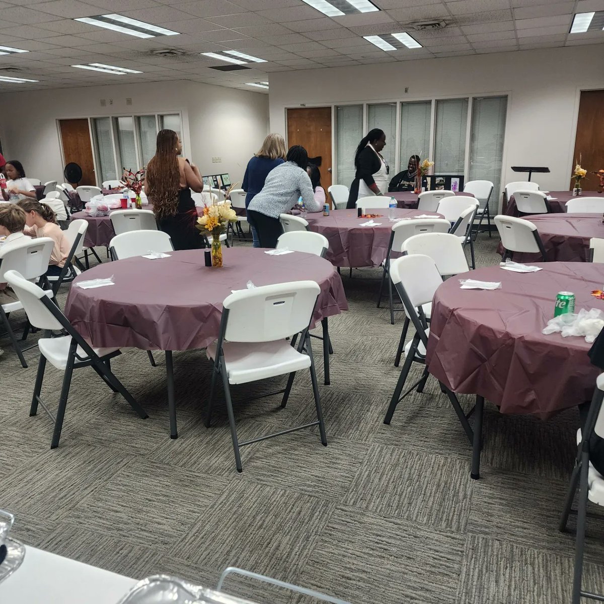 0213HLB's tweet photo. Had fun serving Thanksgiving meals to those in need at the Mercy House today. For more information about the Mercy House visit https://t.co/g6yh2xShbo. https://t.co/GL5vrNaEN2