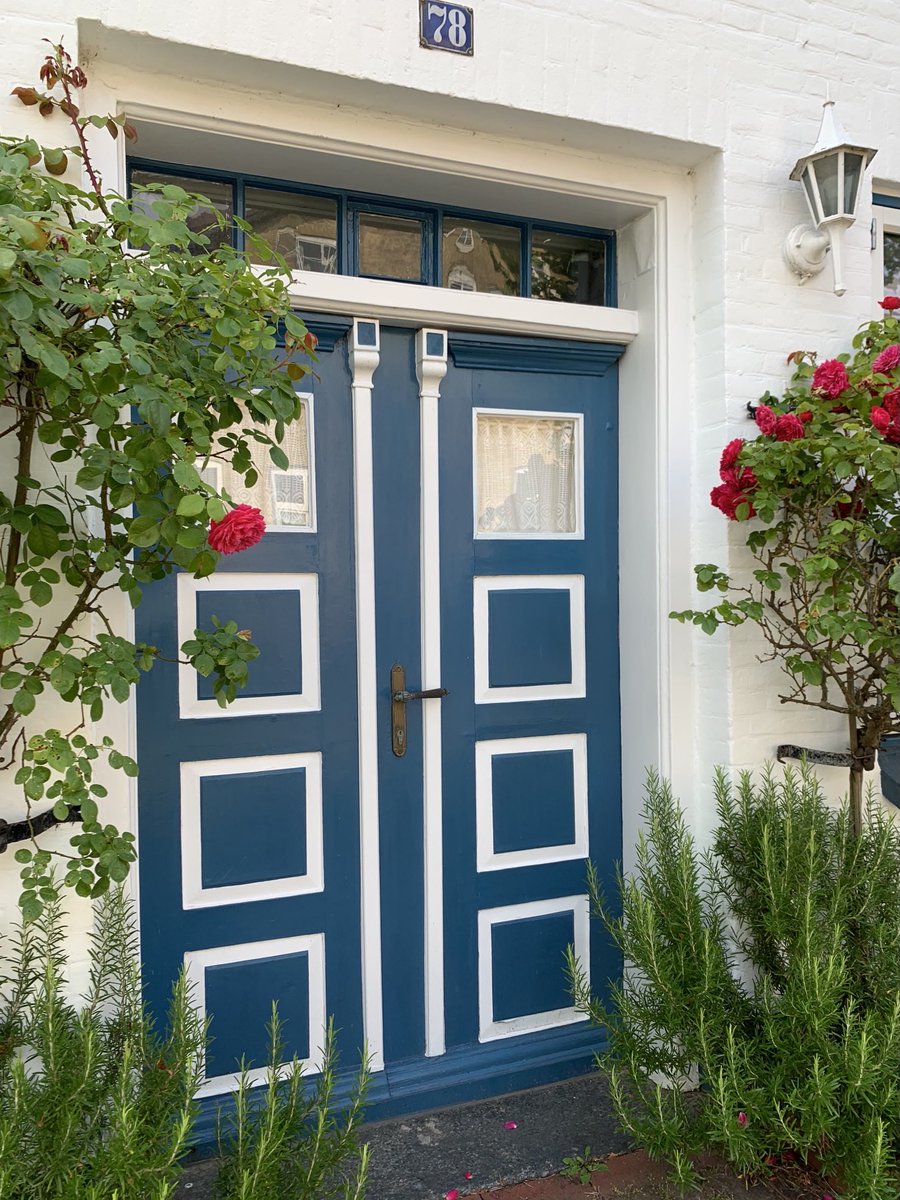 Buchpost's tweet photo. Arnis hat noch mehr TΓΌren :-) #TuerzumAbend #doorsoftwitter https://t.co/v40WM5cla7