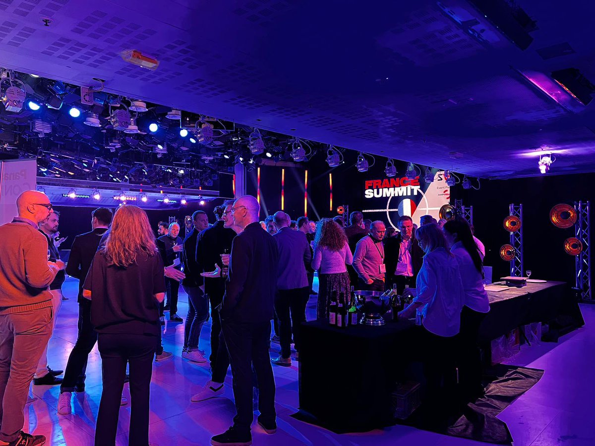 ampvisualtv's tweet photo. #SVGFrancesummit c’est parti et c’est en France au #StudioGabriel ! Du networking entre professionnels internationaux du sport et du broadcast, des tables rondes dont actuellement la remote production a @rolandgarros en présence de la @FFTennis et notre directeur technique. https://t.co/SxuZWbDZ04