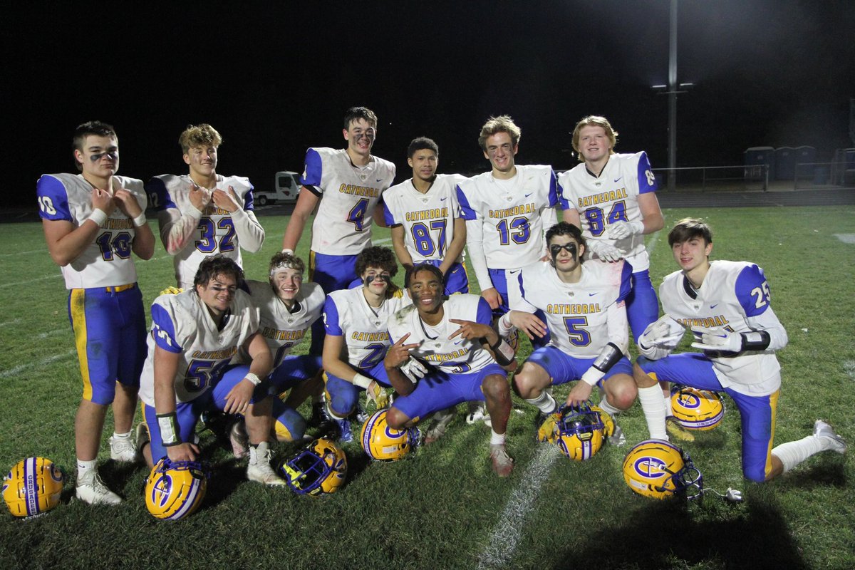 Always thankful for:
Faith 🙏🏻
Family 💙
Friends 💛
Football 🏈