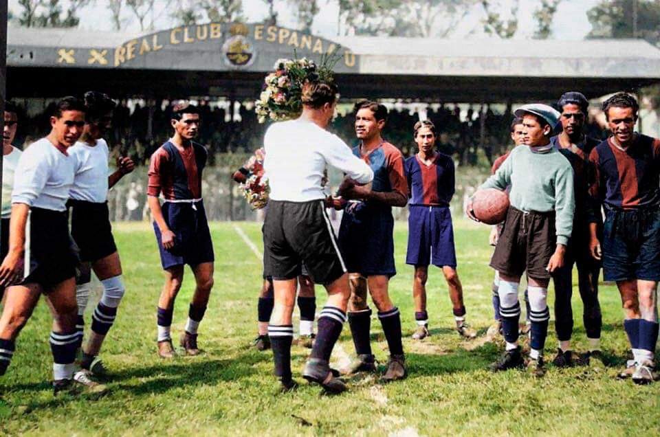 chupeka's tweet photo. ESTE ES MANUEL CHAQUETAS ROSAS AUTOR DEL PRIMER PENALTI ANOTADO EN MUNDIALES Y PRIMER GOLEADOR DE LA SELECCIÓN MEXICANA 1930, PRIMER DOBLETE  VS ARGENTINA , MIN. 43 PENALTI Y MIN. 65 DE TIRO LIBRE. https://t.co/94PQhahGyS
