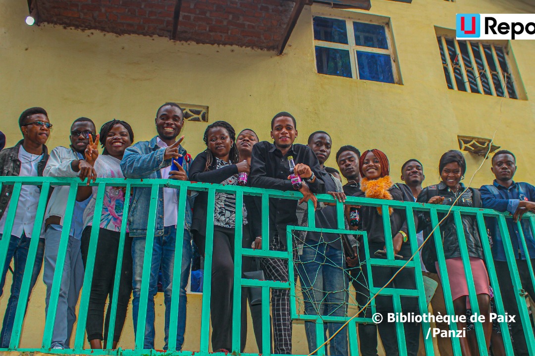 lucbienfait's tweet photo. 📍#U_Action à Bukavu

La communauté U-Report Ibanda a célébrée ce 23 nov, la #JournéeInternationaledelEnfance que le monde célèbre chaque 20 novembre.

À la Bibliothèque de Paix/Panzi, les enfants ont appris sur leurs droit et le sport.

@BukavuMairie @ureport_rdc @UNICEFDRC https://t.co/WcDxCmZR7T