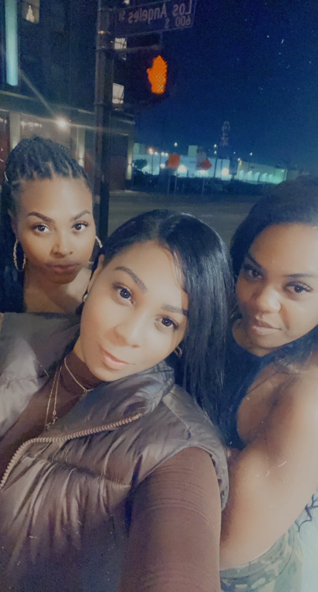 JellyJelz__'s tweet photo. We had a time last night! My family really is everything to me! ๐ค๐ค#MyBloodline #Triplets https://t.co/zvYU5QLyxy