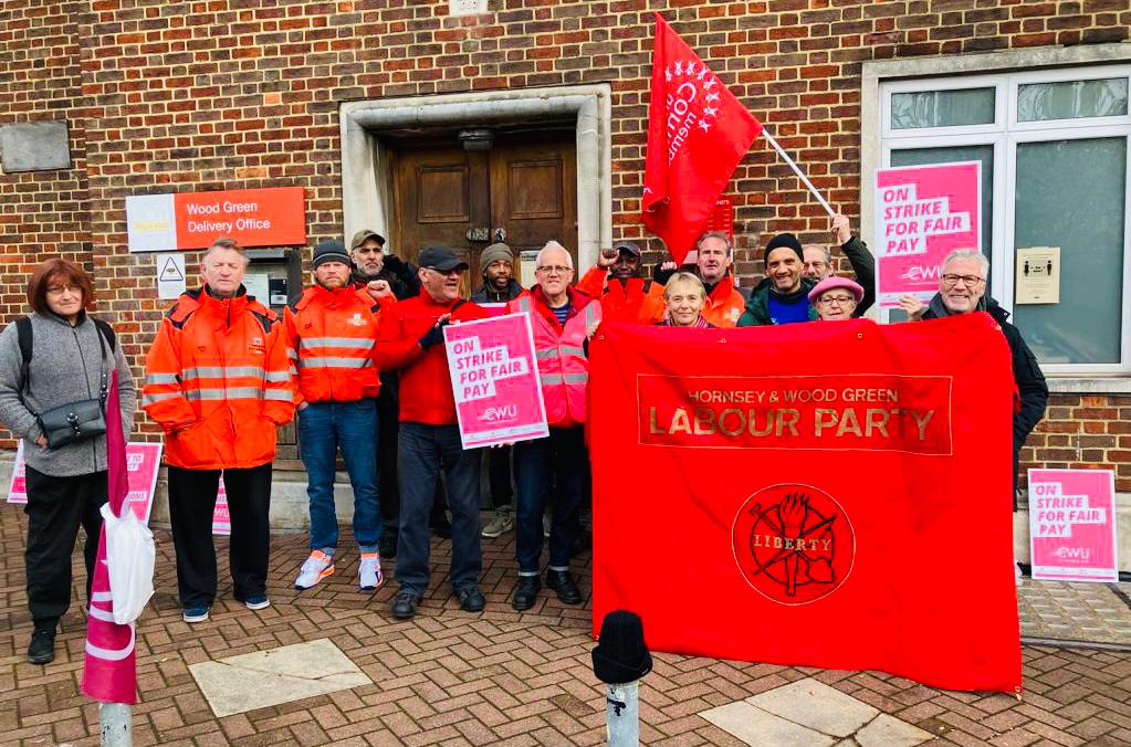 left_Haringey's tweet photo. Tottenham, Wood Green &amp; Stoke Newington today. Great to have Labour members, Party banners, cllrs and @HackneyAbbott with the workers and supporters at CWU pickets! Posties face severe attack from employer and Tories. This solidarity is so important! https://t.co/5Rqu5961iK