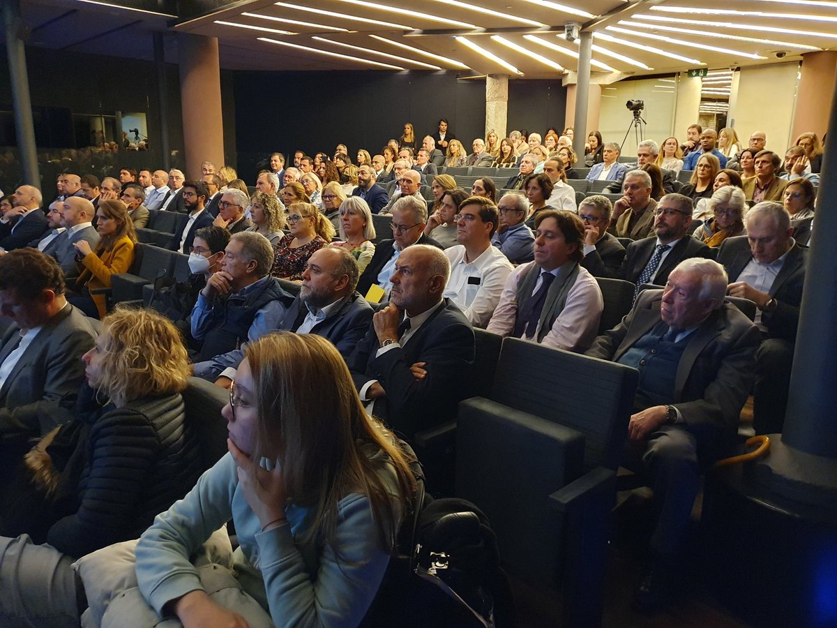 <a href="/demarbre/">Laura López Demarbre</a>: "A modo de balance de estos 5 años, en la fundacion hemos conseguido:

🏠Obras para mejorar la accesibilidad por valor de 4,7M€.

🏠Casi 1M€ en ayudas.

🏠Cerca de 3.000 vecinos beneficiados en 74 comunidades de propietarios.

#5AniversarioFundacionMdP