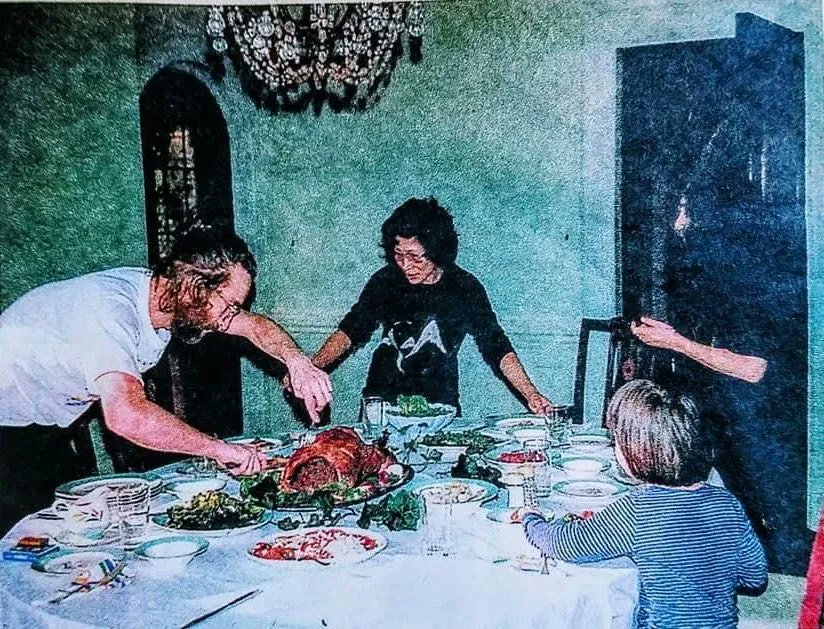 𝘴𝘬𝘺𝘮𝘰𝘥𝘴 on Twitter "RT BeatlesEarth The Lennon family celebrating