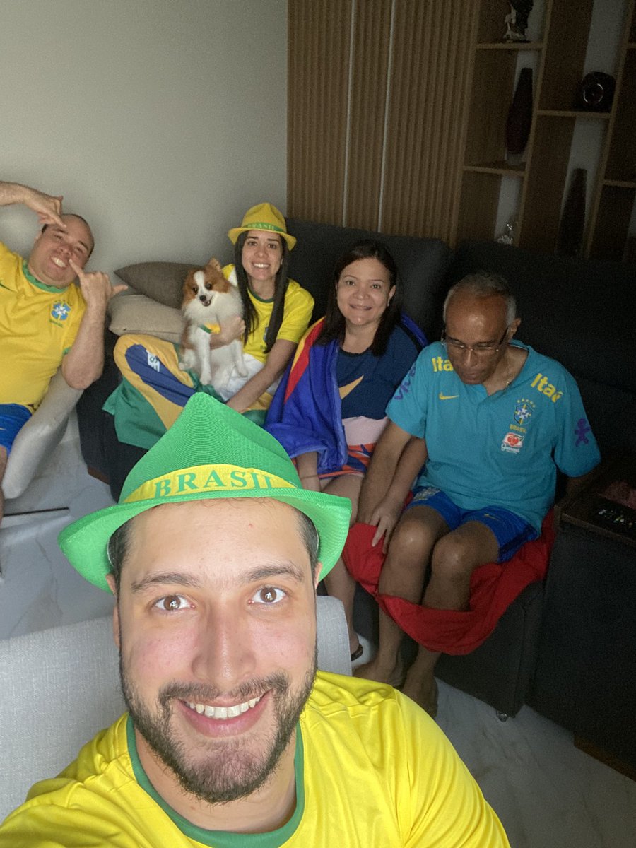 guil_passos's tweet photo. Começando a torcida na #arenadamartinha

#VAMOBRASILLLLLL
#copadomundo2022
#worldcup2022
#qatar https://t.co/L8HPbYerTE