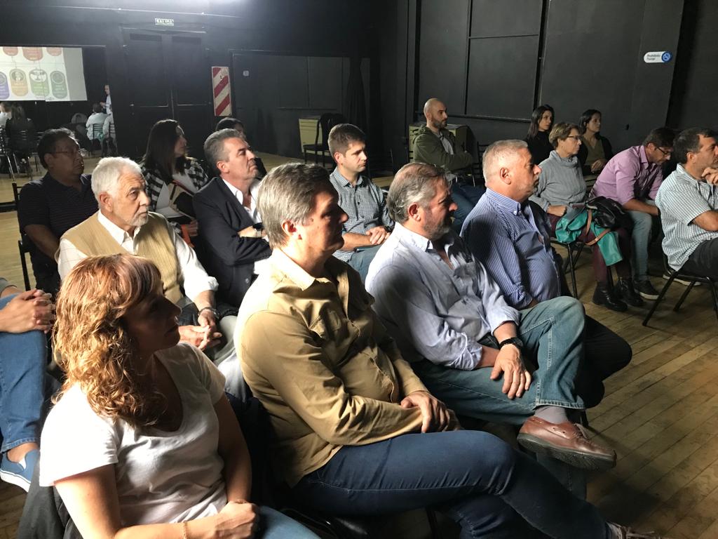 Invitados por Agenda Chubut, <a href="/CIMAPatagonia/">CIMA Patagonia</a>, representada por su secretario DESP. Fernando Terraza, participó en el teatro del muelle de la exposición y debate “Chubut: historia y perspectiva de su economía”.