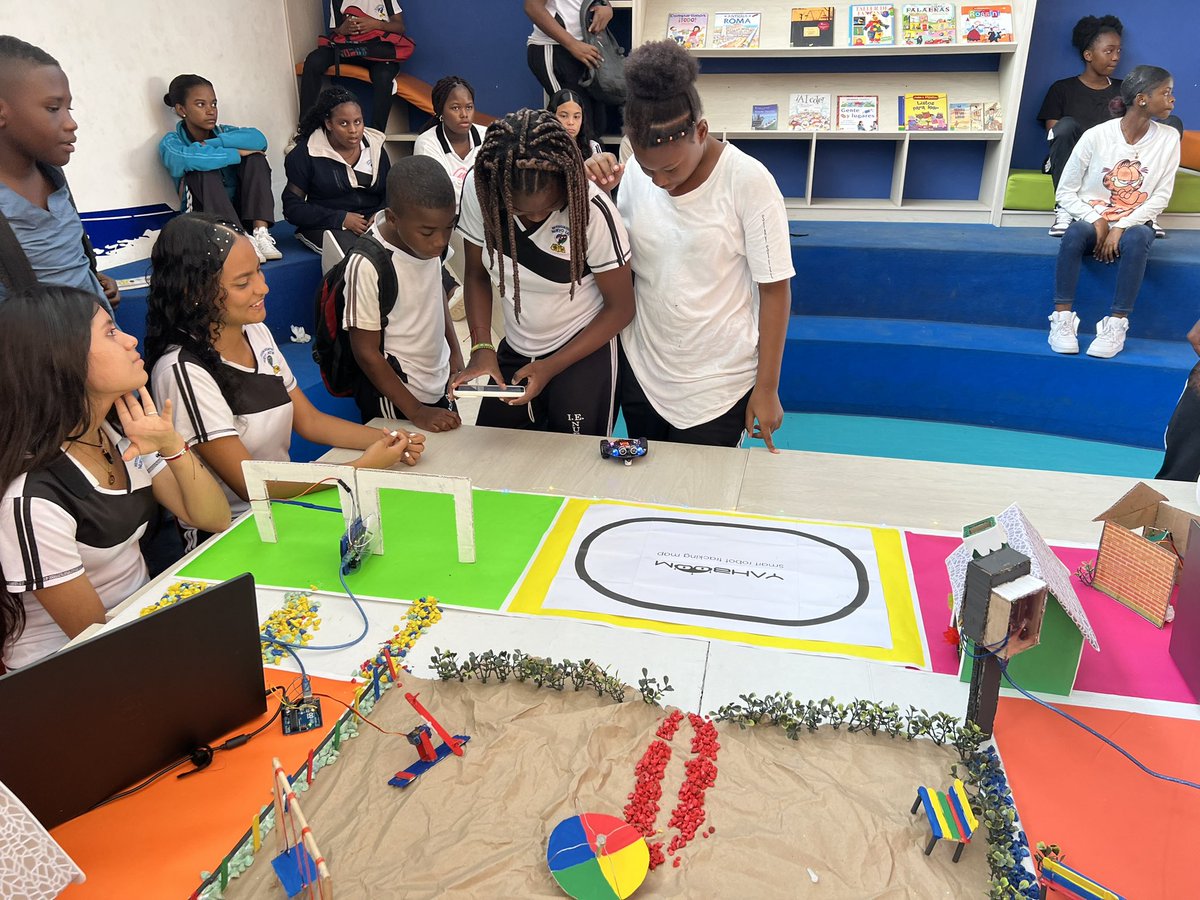 AuranSuarez's tweet photo. Así se llevó a cabo la Feria STEAM en la IE Nuevo Latir sede Isaías Duarte Cancino @RedTiCali @MeraniProyectos @Educacion_Cali @efrcastro826 @JooseArias https://t.co/d57v0ZxyeJ