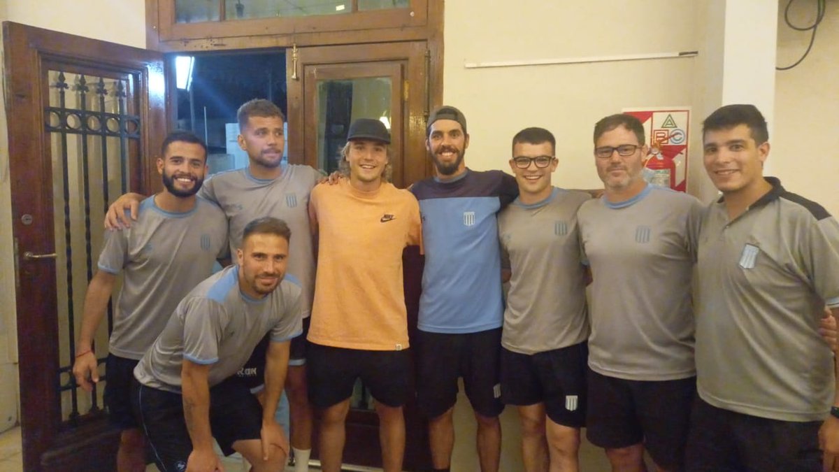 ClubFerroDeOlav's tweet photo. 🎉🎊Agradecemos la organización de las madres y los padres que integran la subcomisión de fútbol formativo.🙌

#VosSosFerro
#VamosCarbonero https://t.co/a9pmjRgZip