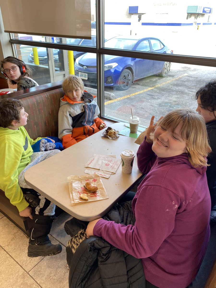 MsBrean_LDSB's tweet image. Making memories and learning some important skills! @MollyBrant_LDSB #handsonlearning #alternativeprograms