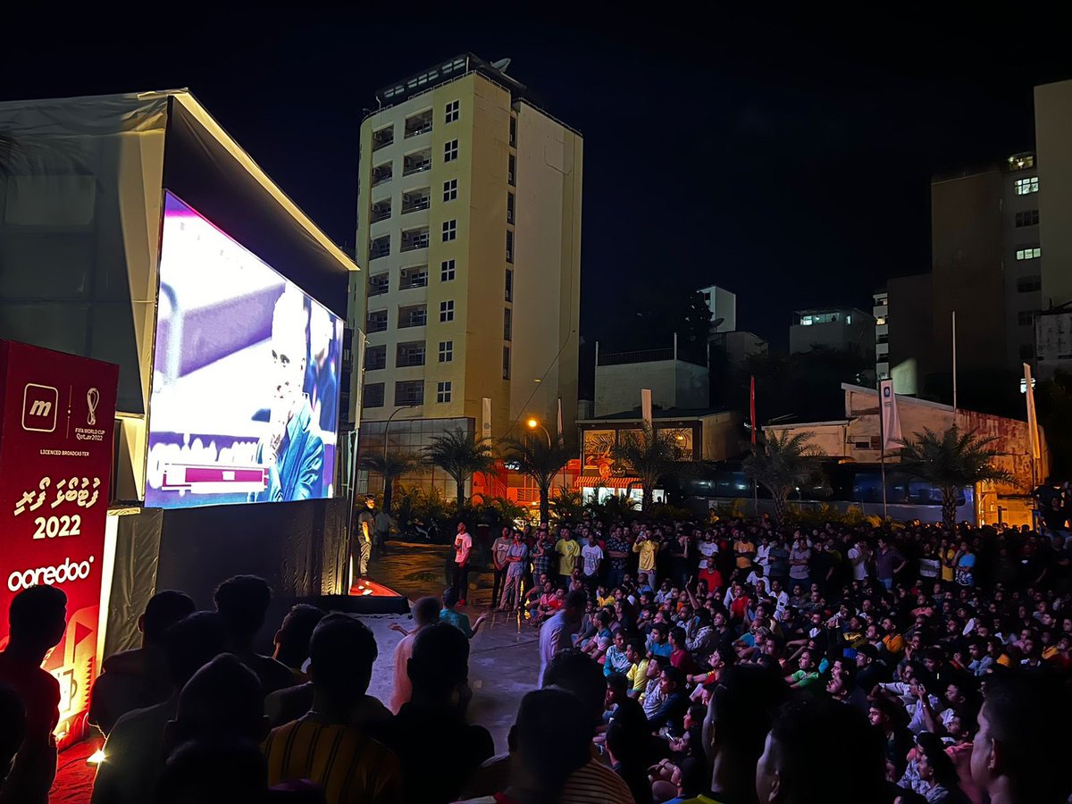 OoredooMaldives's tweet photo. Full House at Artificial Beach #OoredooFanZone for 🇧🇷 vs. 🇷🇸

Who are you supporting tonight?

#OoredooFootballFoari 
@alliedmv @mibmv @MaleCitymv @weareprintlab @eventmaldives @Medianetmv https://t.co/TUmRtE6Gi9