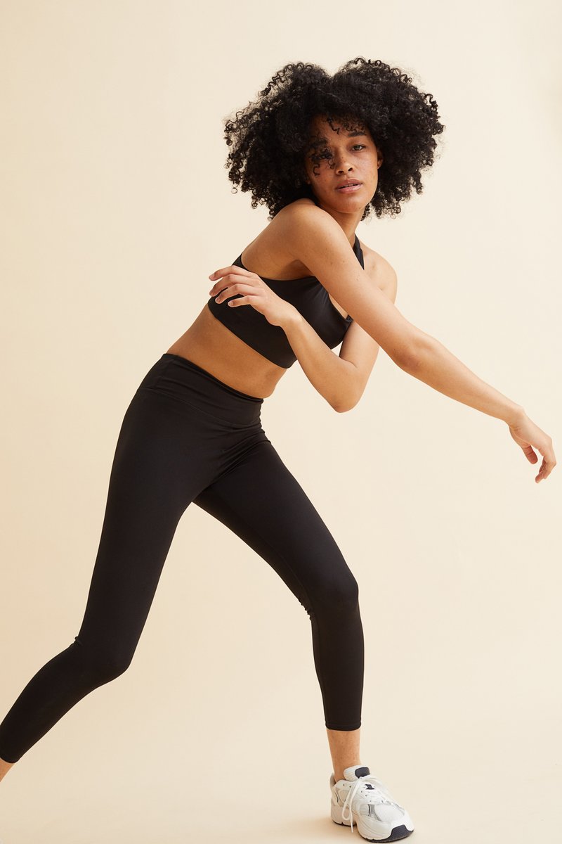 H&M Chile tweet media