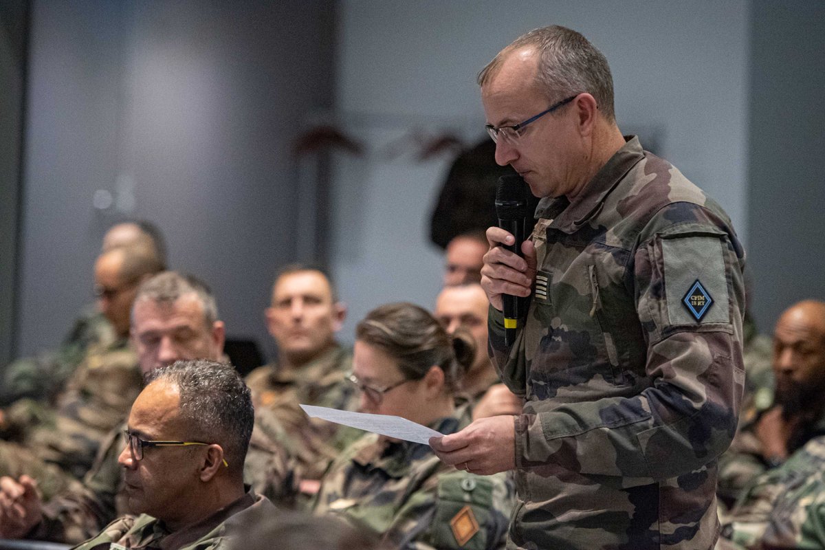 CEMAT_FR's tweet photo. Avec les membres du Conseil de la fonction militaire Terre #CFMT. Cette instance de concertation de l’@armeedeterre veille à la condition du personnel et des familles. La qualité de l’exercice du métier des armes contribue aux forces morales. #CondiPers https://t.co/uD02ioCyM1