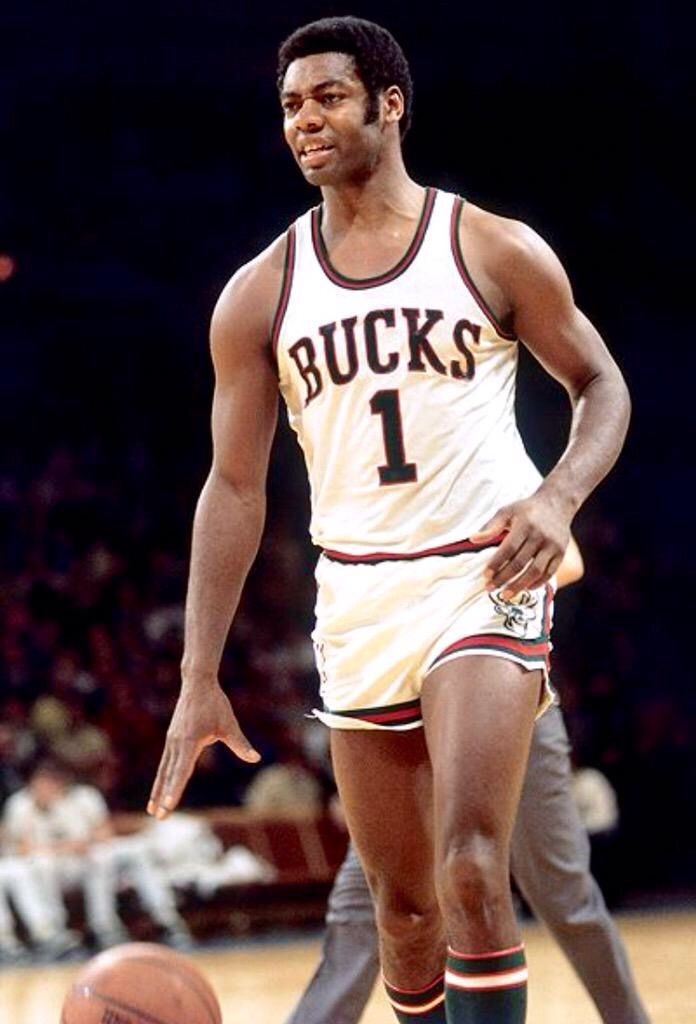 Happy birthday to Oscar Robertson! 