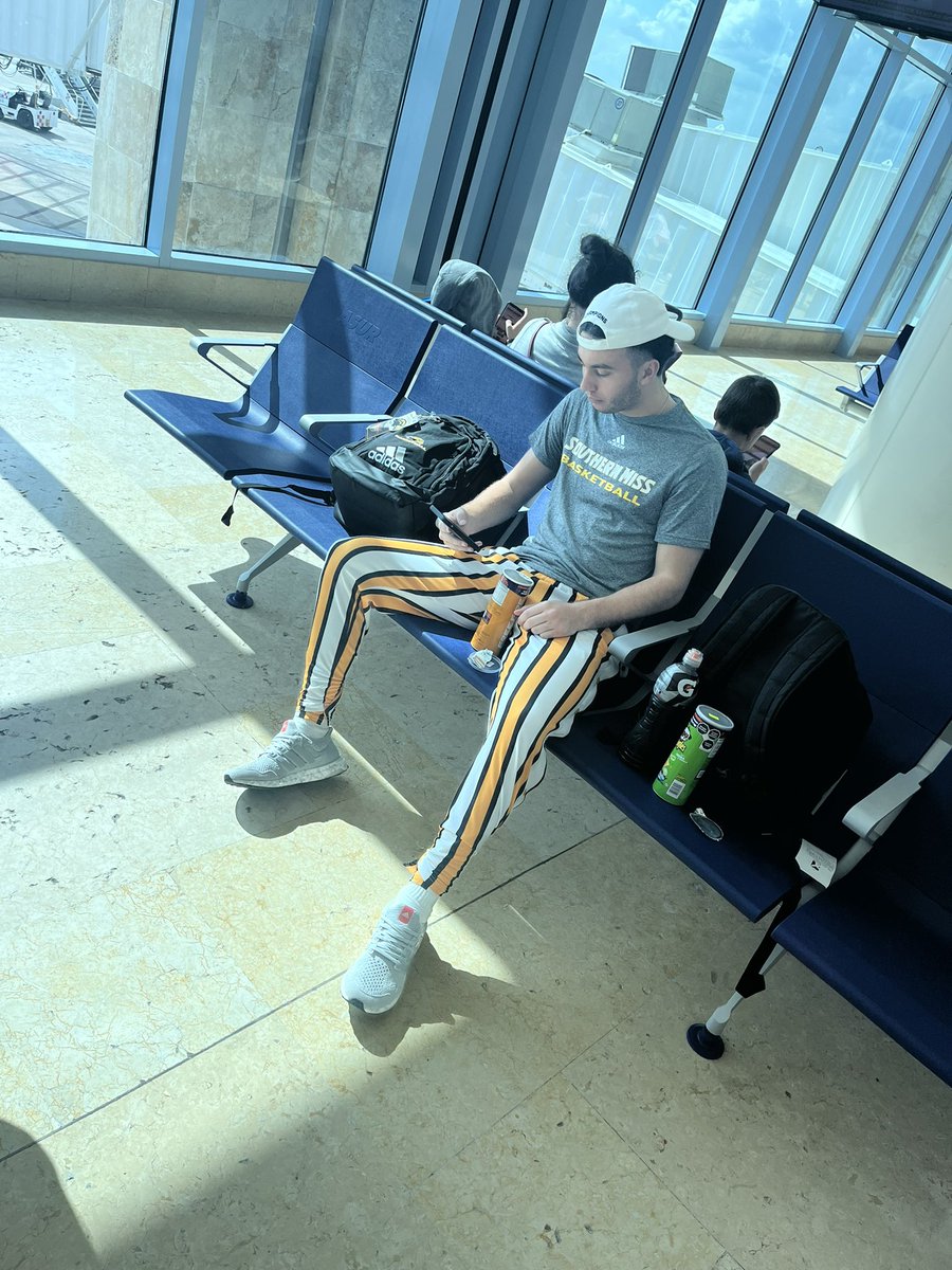 Solid airport Thanksgiving meal. Thankful for you eagle nation 🦅‼️  #packthereed