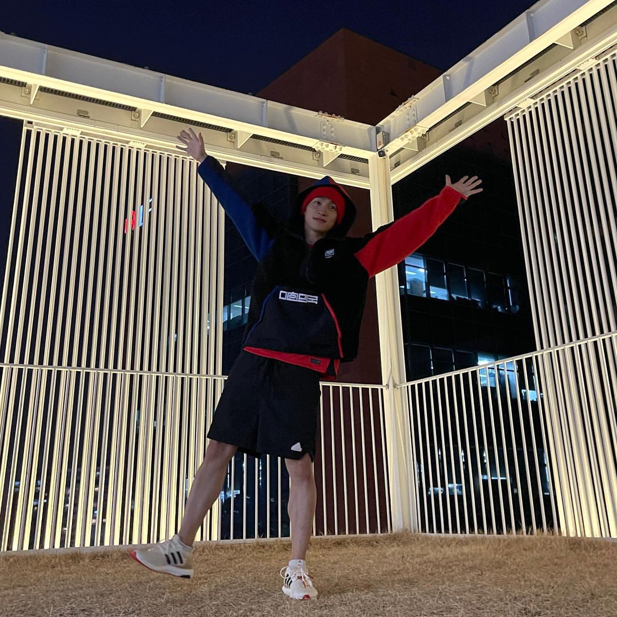 withLSY's tweet image. He looks like he gives the best hugs though 😭