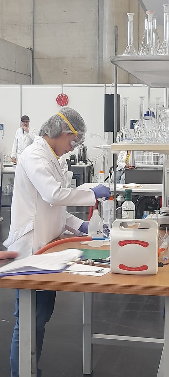 SENAComunica's tweet photo. 👩‍🔬🇨🇴 Estamos en #WorldSkillsSE2022, con Laura Rodríguez, de @SENADttoCapital, en la habilidad de Tecnologías de laboratorio químico. 

🧪✨Nuestra #SupertalentoSENA asumió el reto de determinar la cantidad de ácido acetilsalicílico, conocido como aspirina, en una muestra problema https://t.co/g5q68pKbvW