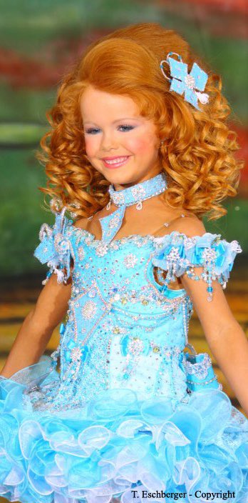ShutUpAmanda's tweet photo. If drag is SOOO bad and traumatizing for children, why do so many conservatives force their kids to to do it? 

THIS is grooming. https://t.co/A0vPwarr9U