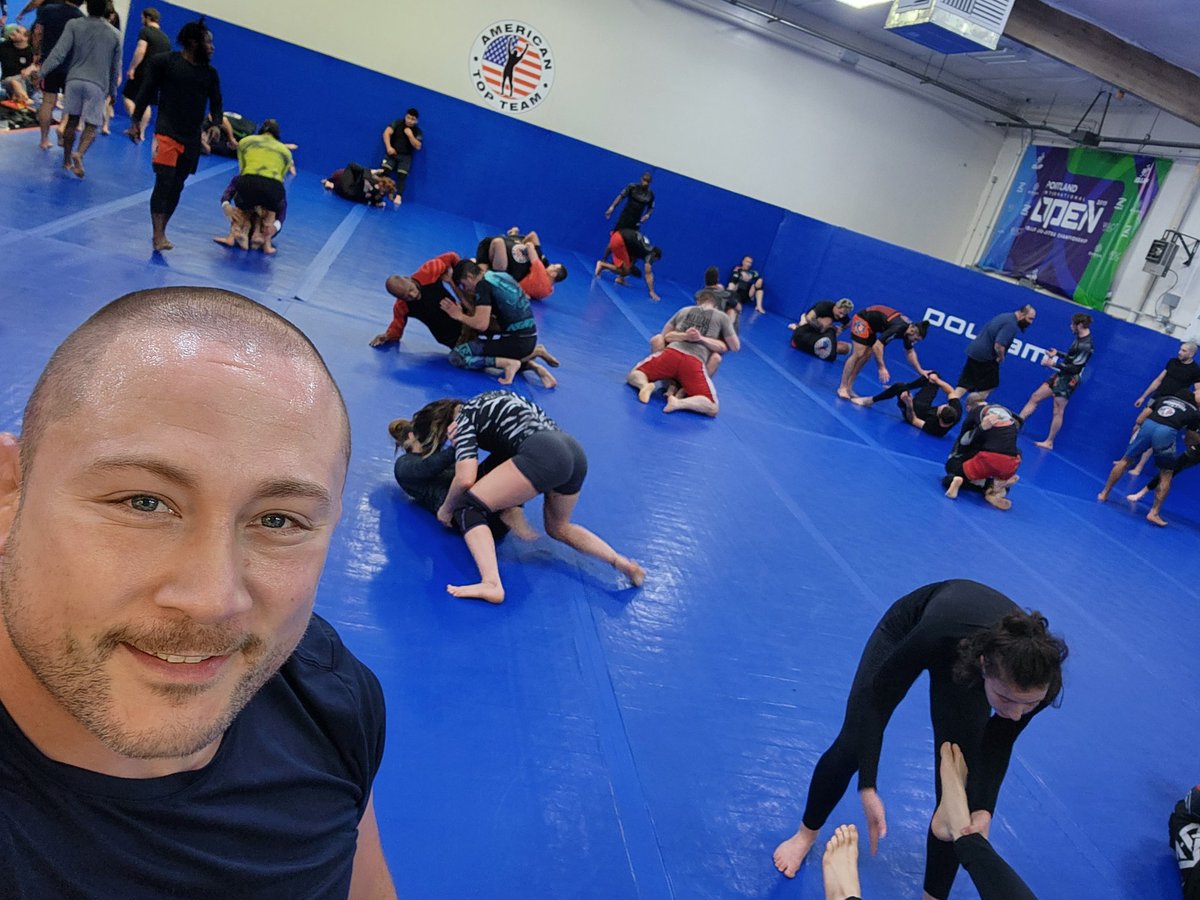 MikePierce170's tweet photo. Happy Thanksgiving. #attpdx #wrestling #bjj https://t.co/lbnB2zyfIK