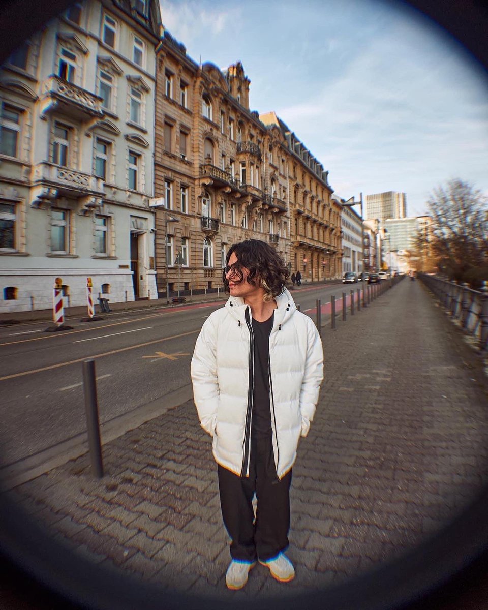 Fabian_glez_'s tweet photo. Fui a Frankfurt en Alemania hace unos días con mi hermana @camilagonzaalez_ y me la pasé súper bien, grabé unos cuantos videos para subirlos en reels y tomé fotos random para verme más aesthetic https://t.co/wl4NTeK8us