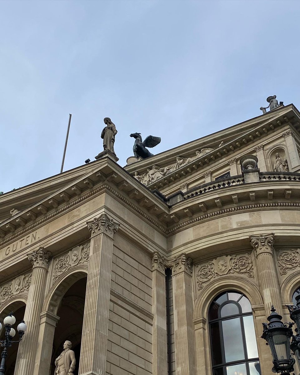 Fabian_glez_'s tweet photo. Fui a Frankfurt en Alemania hace unos días con mi hermana @camilagonzaalez_ y me la pasé súper bien, grabé unos cuantos videos para subirlos en reels y tomé fotos random para verme más aesthetic https://t.co/wl4NTeK8us