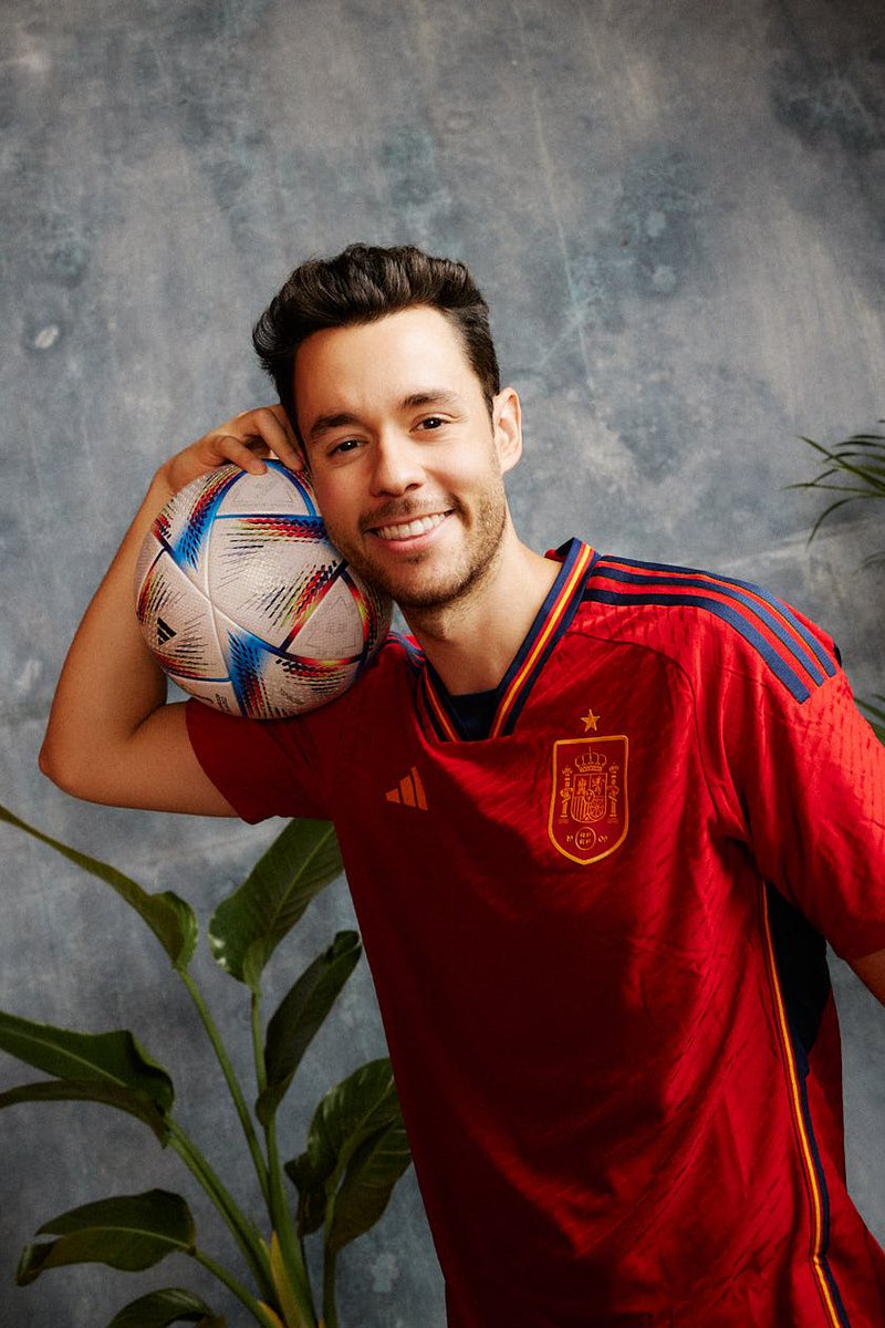 TheGrefg's tweet photo. #NuevaFotoDePerfil 

Este finde celebramos el evento deportivo más ambicioso de mi carrera, la Stream World Championship by Adidas y creo que la ocasión lo merece.

Viernes: Sorteo a las 19:00 🙏🏻
Sábado: Fase de grupos ⚔️
Domingo: Semifinal y final 🏆

¿Quién gana? 🇪🇸🇫🇷🇵🇹🇲🇽🇦🇷🇨🇴 https://t.co/HvxinXDCHf