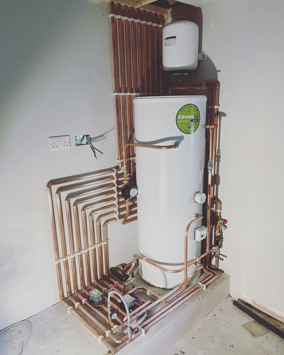UKTalon's tweet photo. #TBT to this awesome install from @webbheating !
Done with help from our Talon Hinged clips.
Find your local stockist today!
https://t.co/4dMktkBGkV
#plumbing #plumber #boilerengineer #heatingengineer #plumbproud https://t.co/5JwXpgcDjr